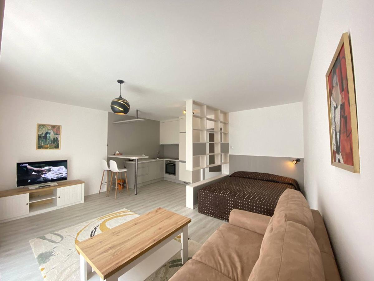 Seven Days Smichov Apartment Prague Ngoại thất bức ảnh