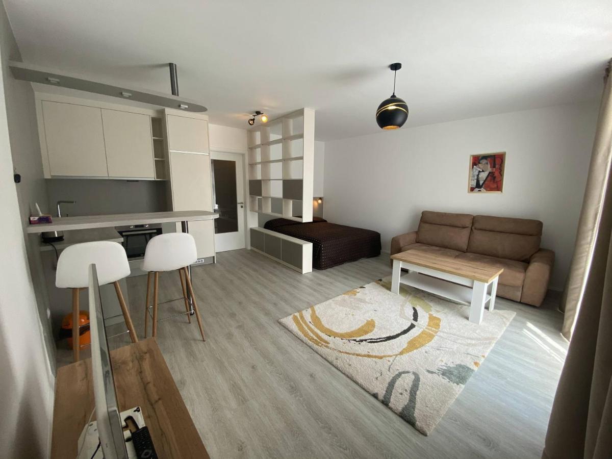 Seven Days Smichov Apartment Prague Ngoại thất bức ảnh